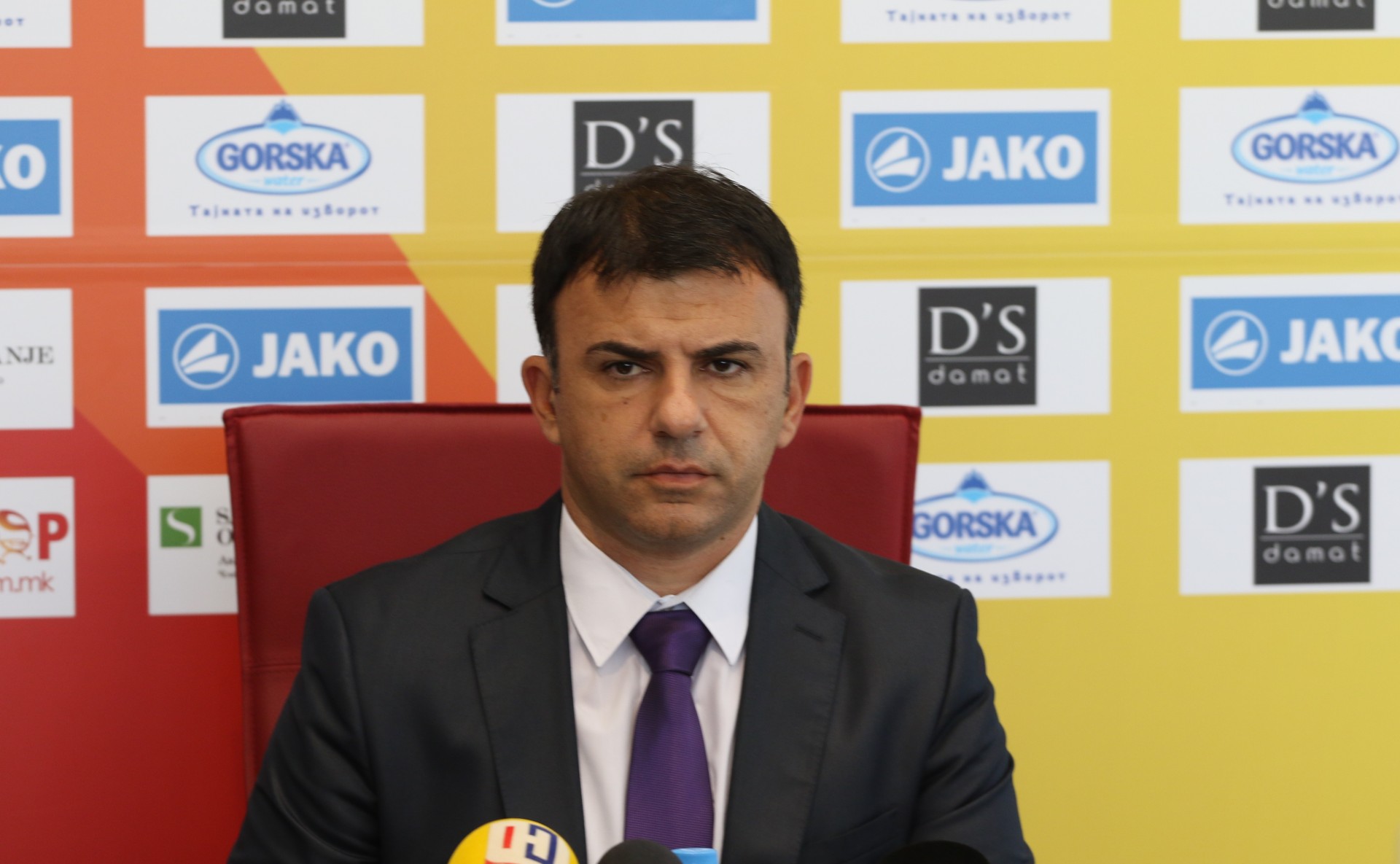 Coach Angelovski at today's press; photo: FFM