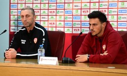 Milevski and Elmas at a press conference for the match Macedonia - Faroe Islands