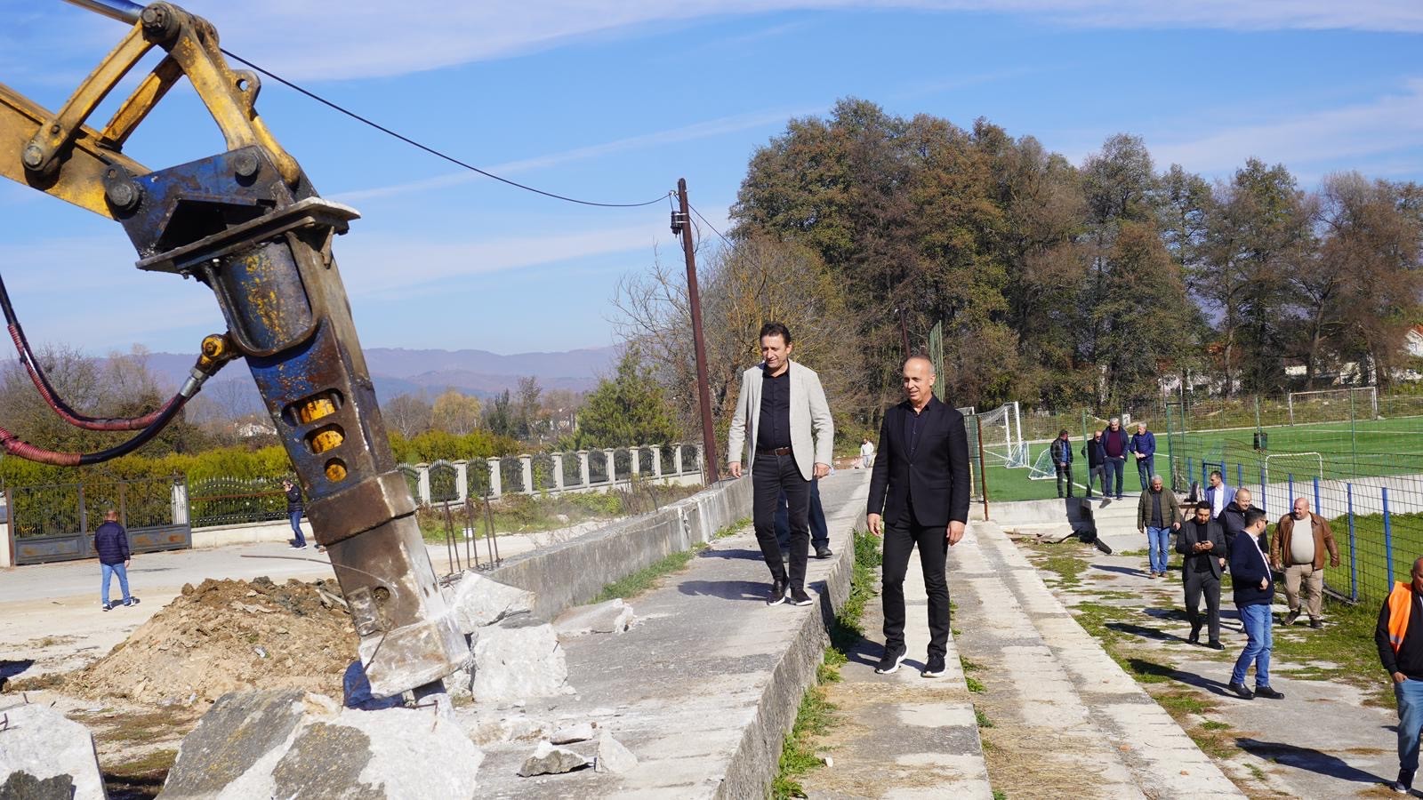 Fillon ndërtimi i tribunës së re në stadiumin e Kërçovës