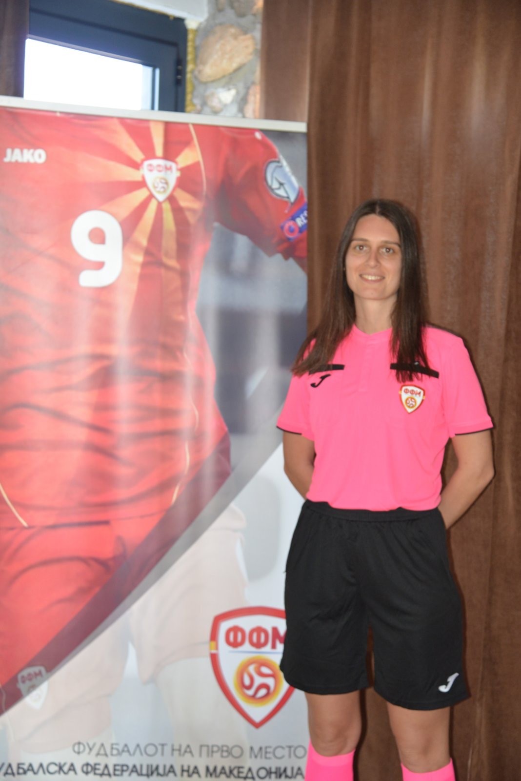 Dy arbitre tona marrin shiritin e FIFA-s