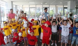 Најмладите во посета на „Куќа на фудбалот“ - Бесценето