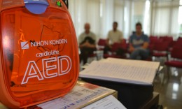 FFM dhuroi defibrilatorë për ekipet e Ligës e Parë